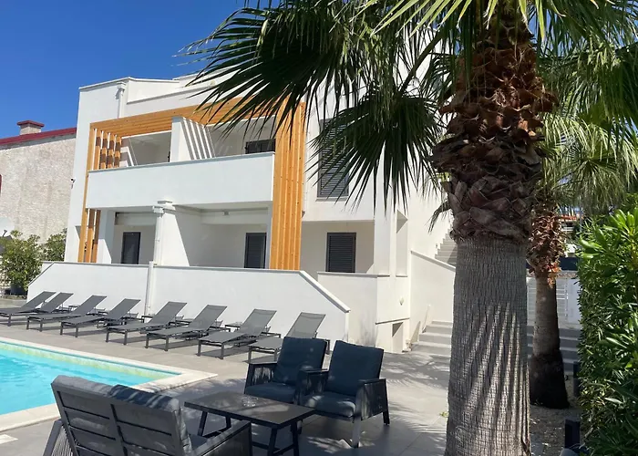Villa Aquamarine Apartments